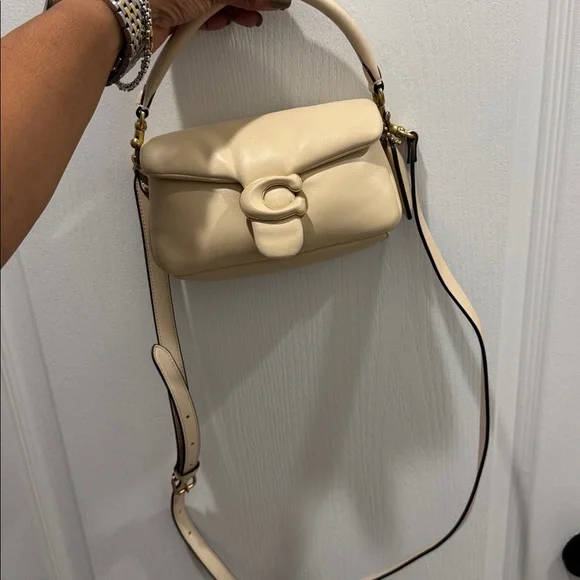 Coach Pillow Tabby 18 (cream) New without tags - Picture 5 of 5